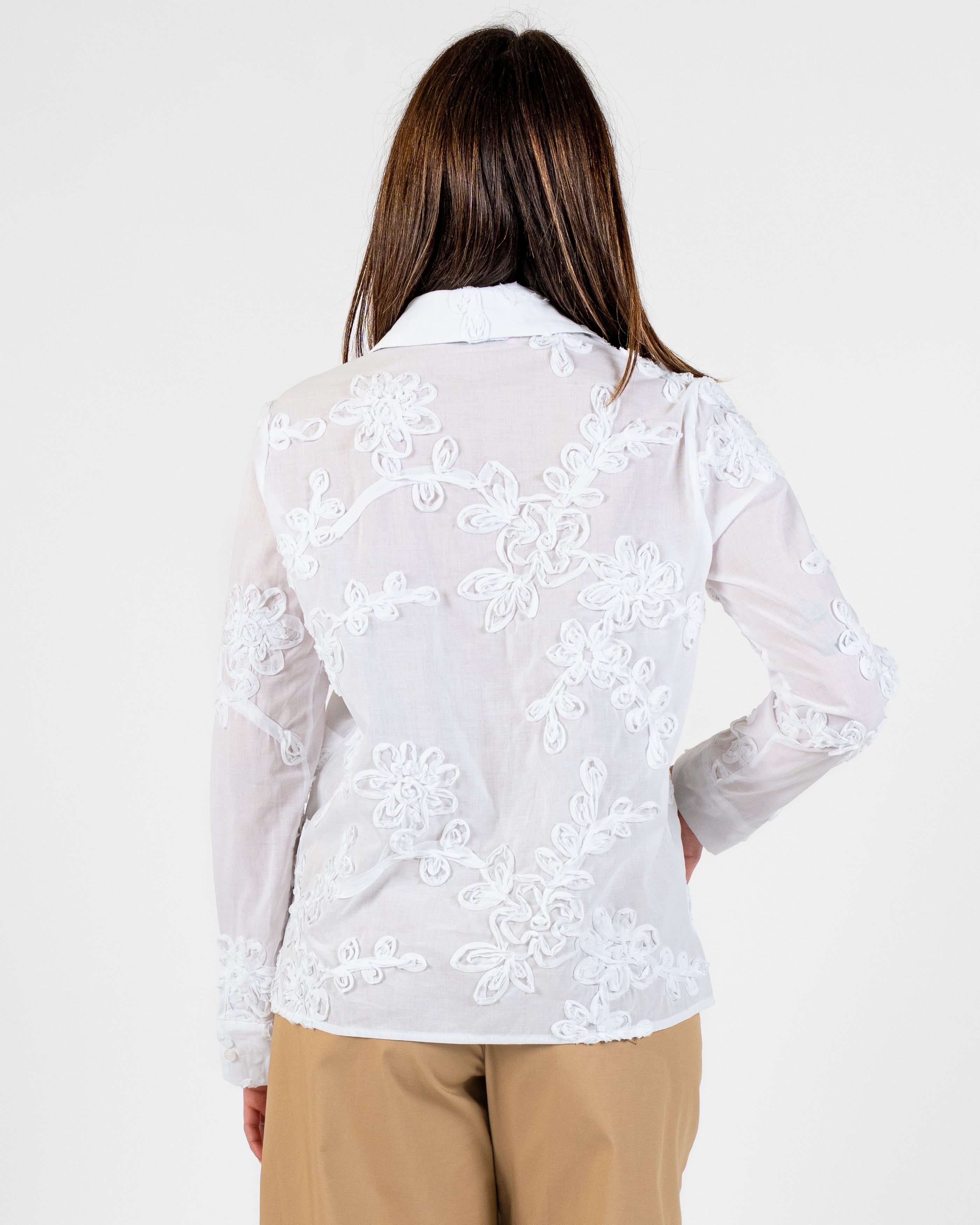 Camicia con applicazioni