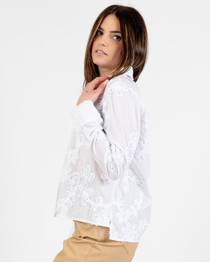 Camicia con applicazioni